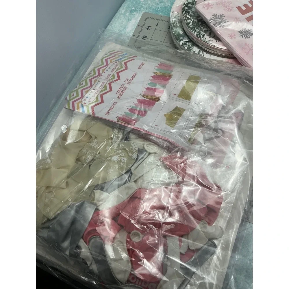 Winter Onederland 1st Birthday Decorations‎ Pink Snowflake Party Supplies Set